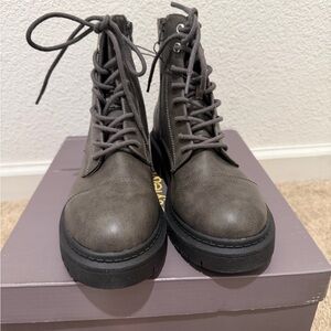 “New” Gray Lace-Up Ankle Boots size6.5